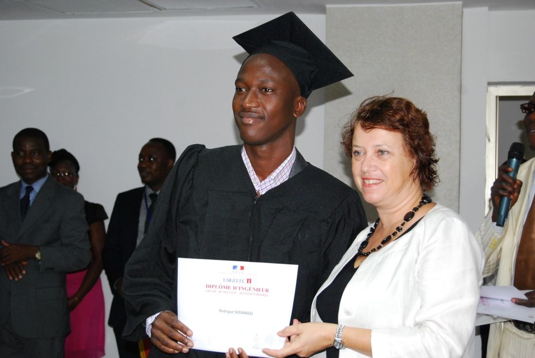 Cérémonie de remise des diplômes d'ingénieur à la première promotion du Cycle Préparatoire Père Aupiais