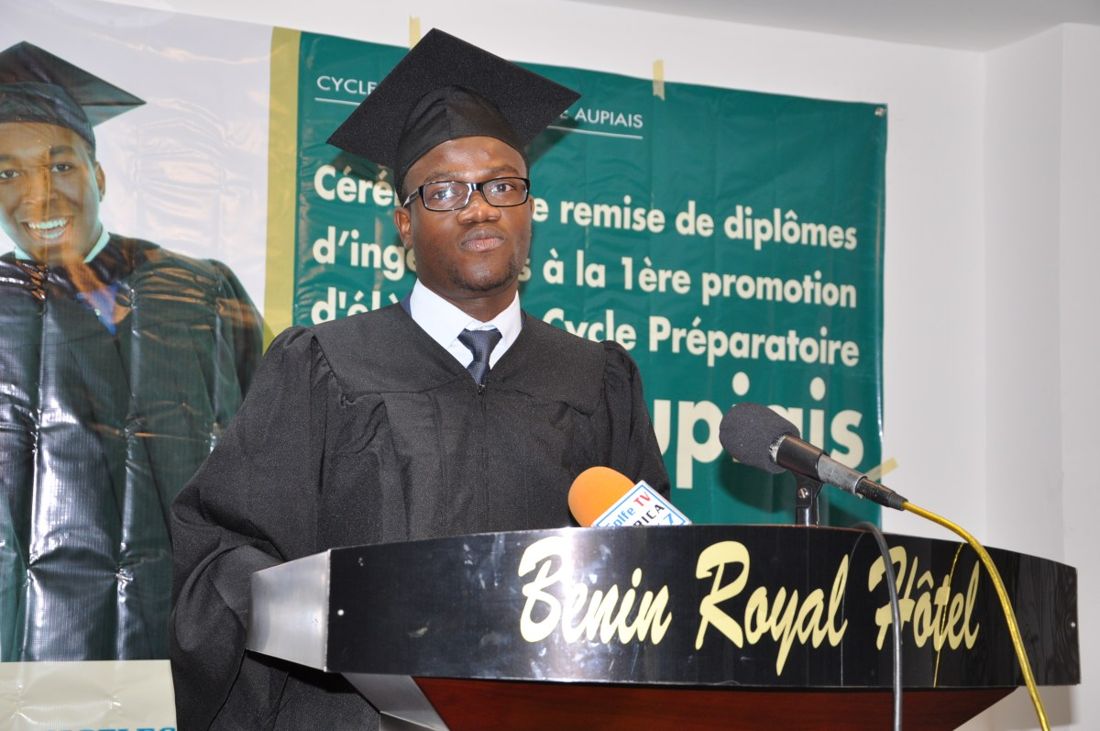 Cérémonie de remise des diplômes d'ingénieur à la première promotion du Cycle Préparatoire Père Aupiais